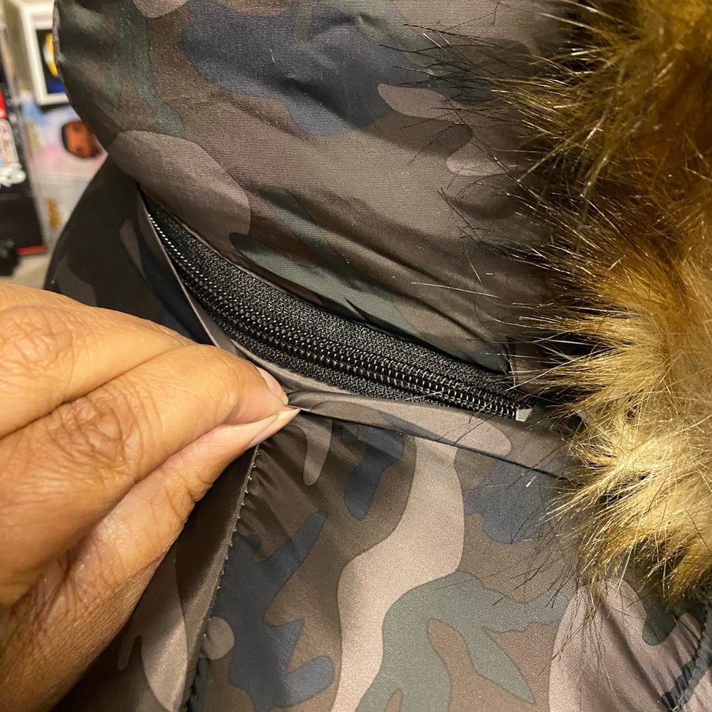 Camouflage hooded parka, size 14/16. - Picture 2 of 11